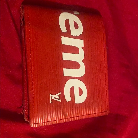 Lv Supreme Wallet - Picture 2 of 4
